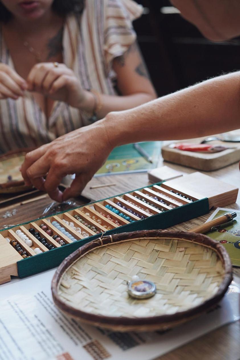 atelier création amulette énergétique plante réunionnaise et lithothérapie